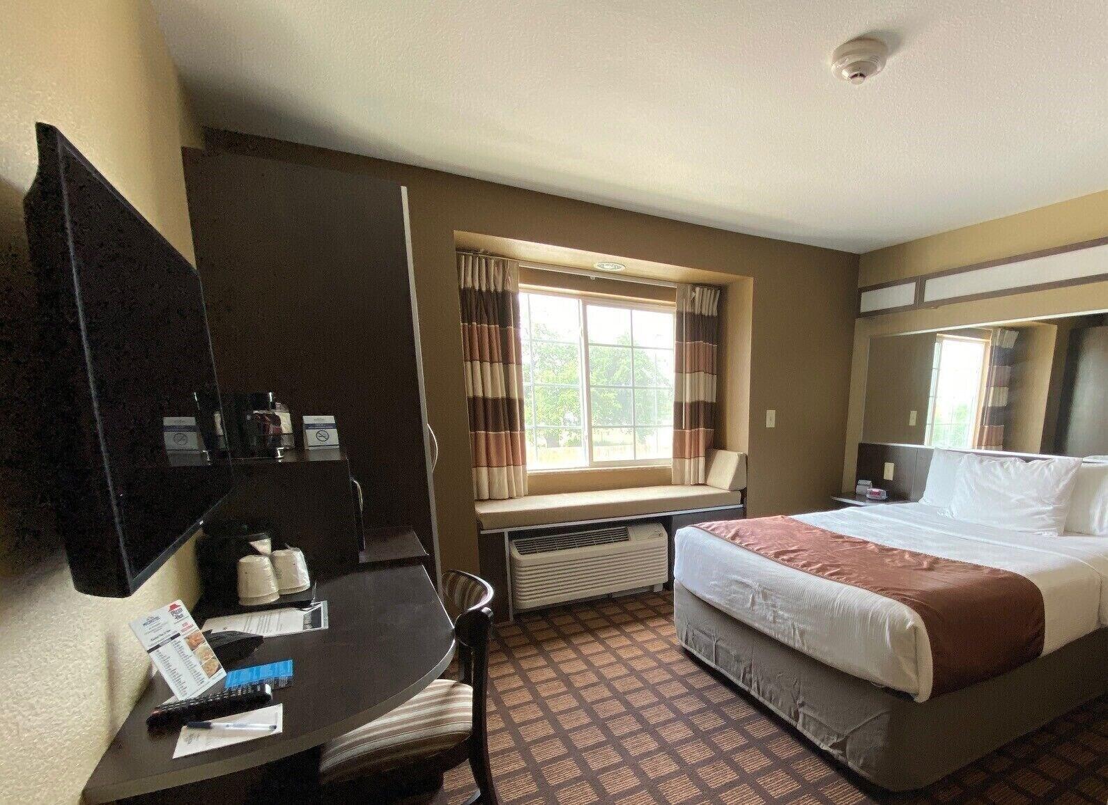Microtel Inn & Suites Kenedy מראה חיצוני תמונה