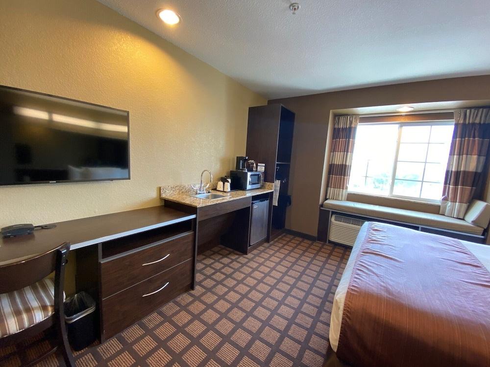 Microtel Inn & Suites Kenedy מראה חיצוני תמונה