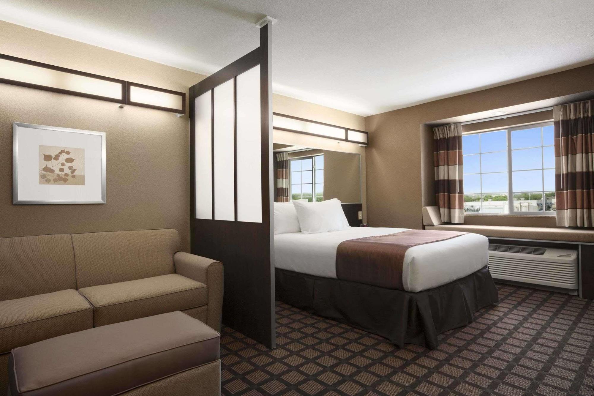 Microtel Inn & Suites Kenedy מראה חיצוני תמונה