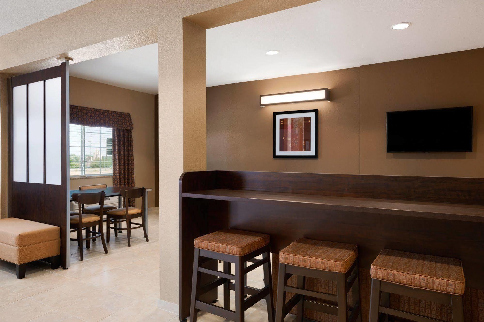 Microtel Inn & Suites Kenedy מראה חיצוני תמונה