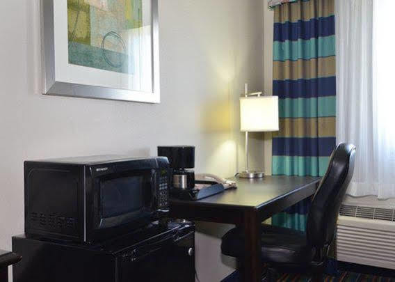 Microtel Inn & Suites Kenedy מראה חיצוני תמונה